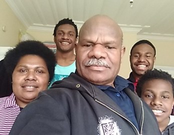 Maxon and family (2)